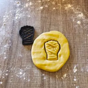 Faust mit Bandagen Ausstecher